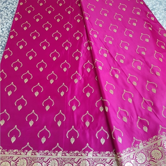 Exquisite Banarasi Art Silk Saree: Handcrafted Elegance in Kanchipuram Silk - Picture 4 of 10